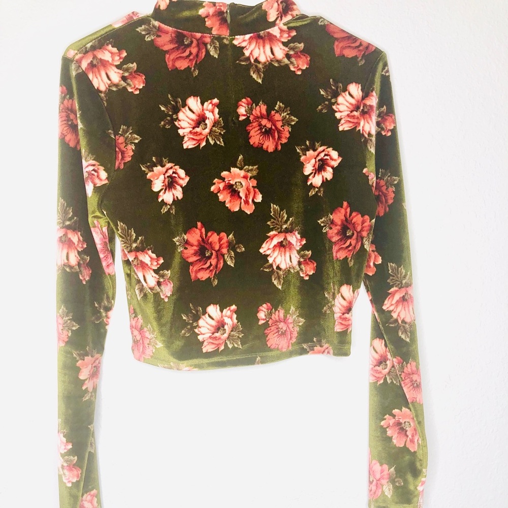 Forever 21 Long sleeve velvet crop top